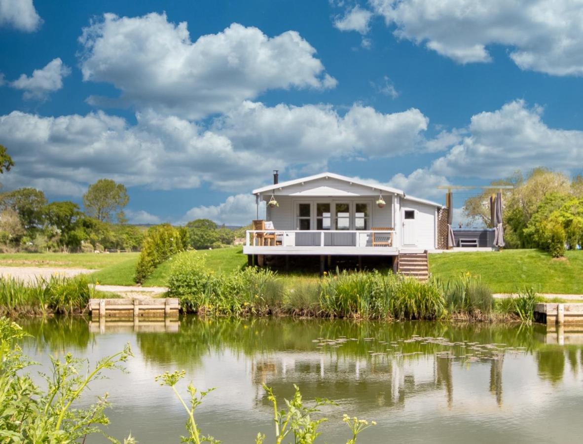 Choller Lake Lodges - Primrose Cabin With Private Hot Tub Arundel Eksteriør billede