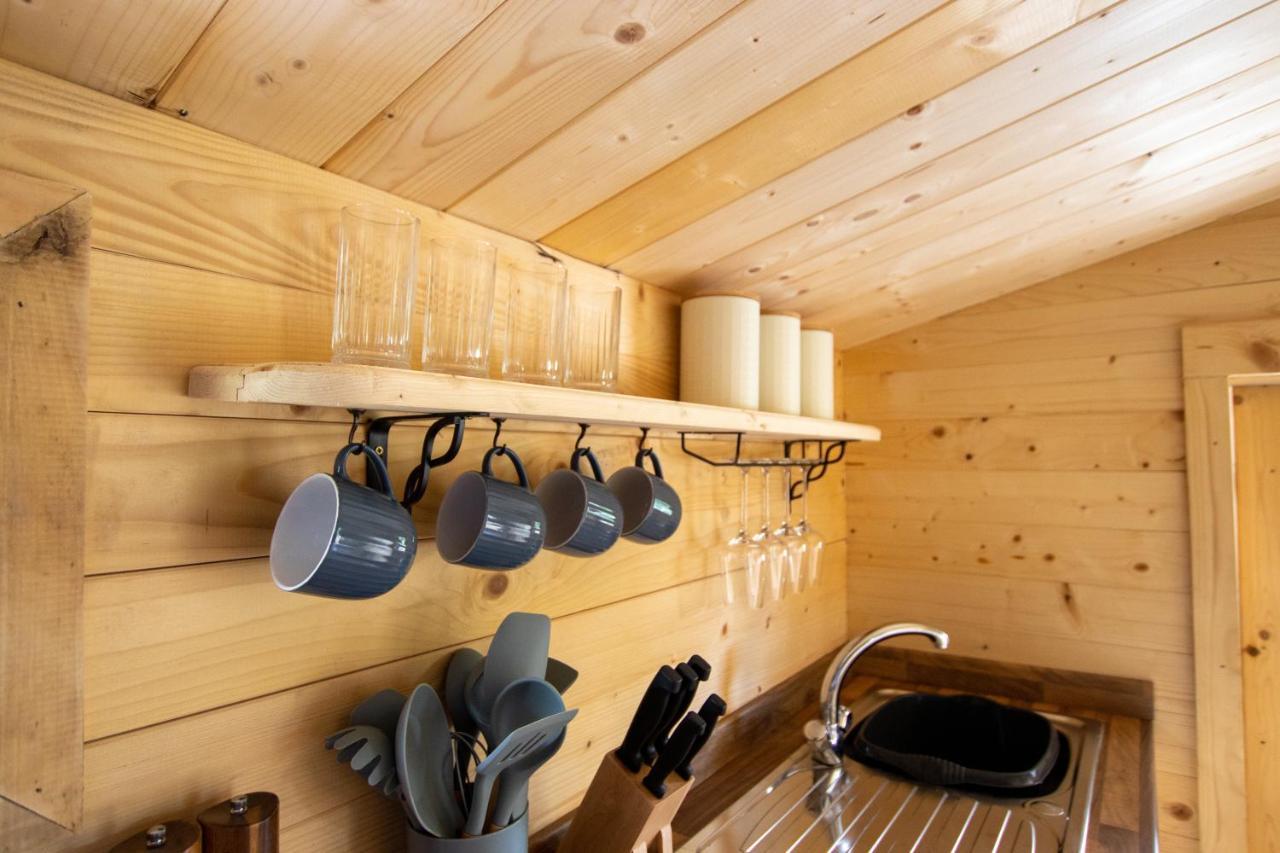 Choller Lake Lodges - Primrose Cabin With Private Hot Tub Arundel Eksteriør billede
